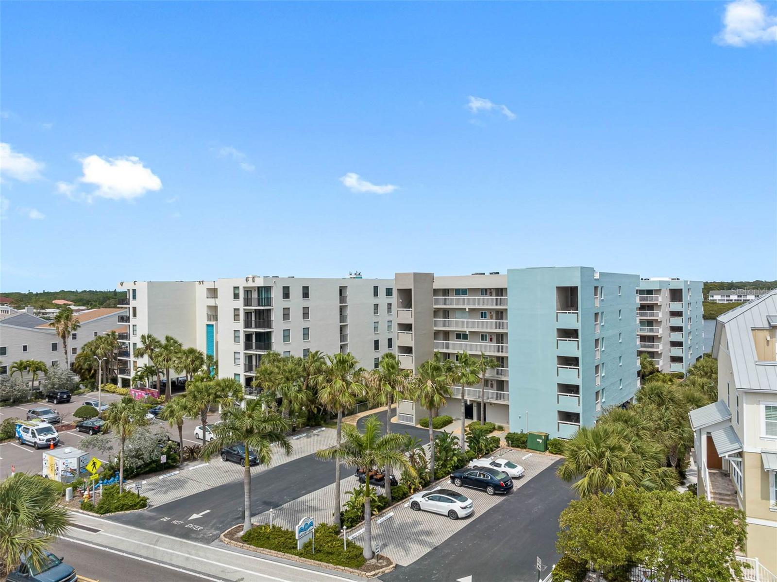 Image 5 of 75 For 19925 Gulf Boulevard 304