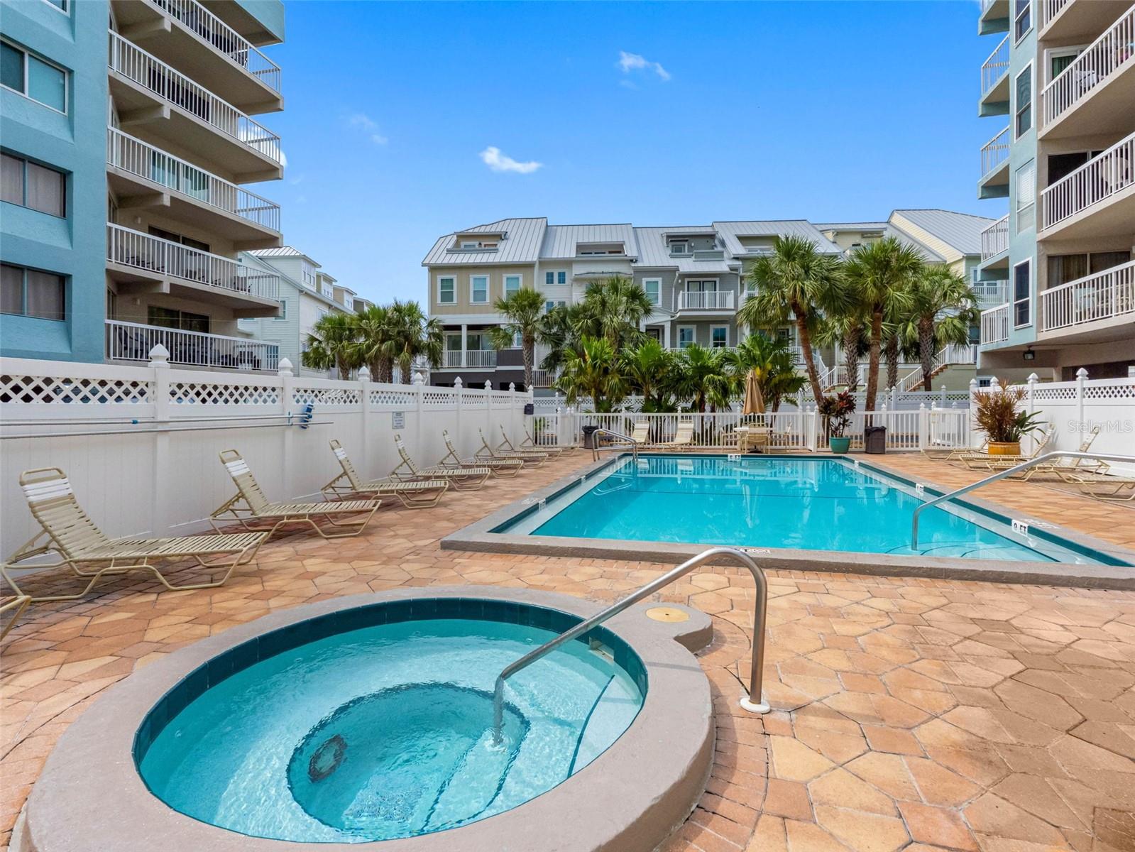 Image 55 of 75 For 19925 Gulf Boulevard 304