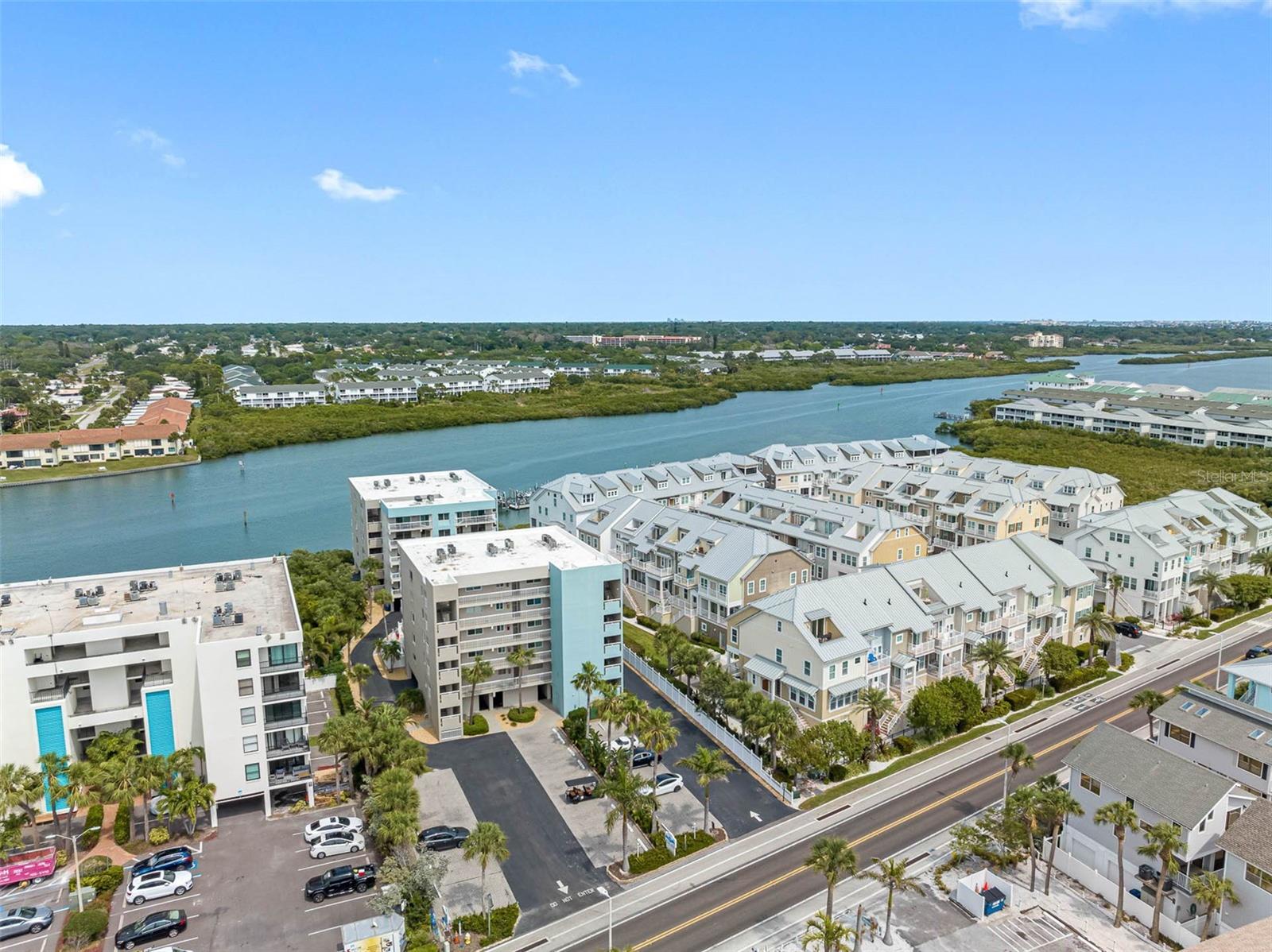 Image 7 of 75 For 19925 Gulf Boulevard 304