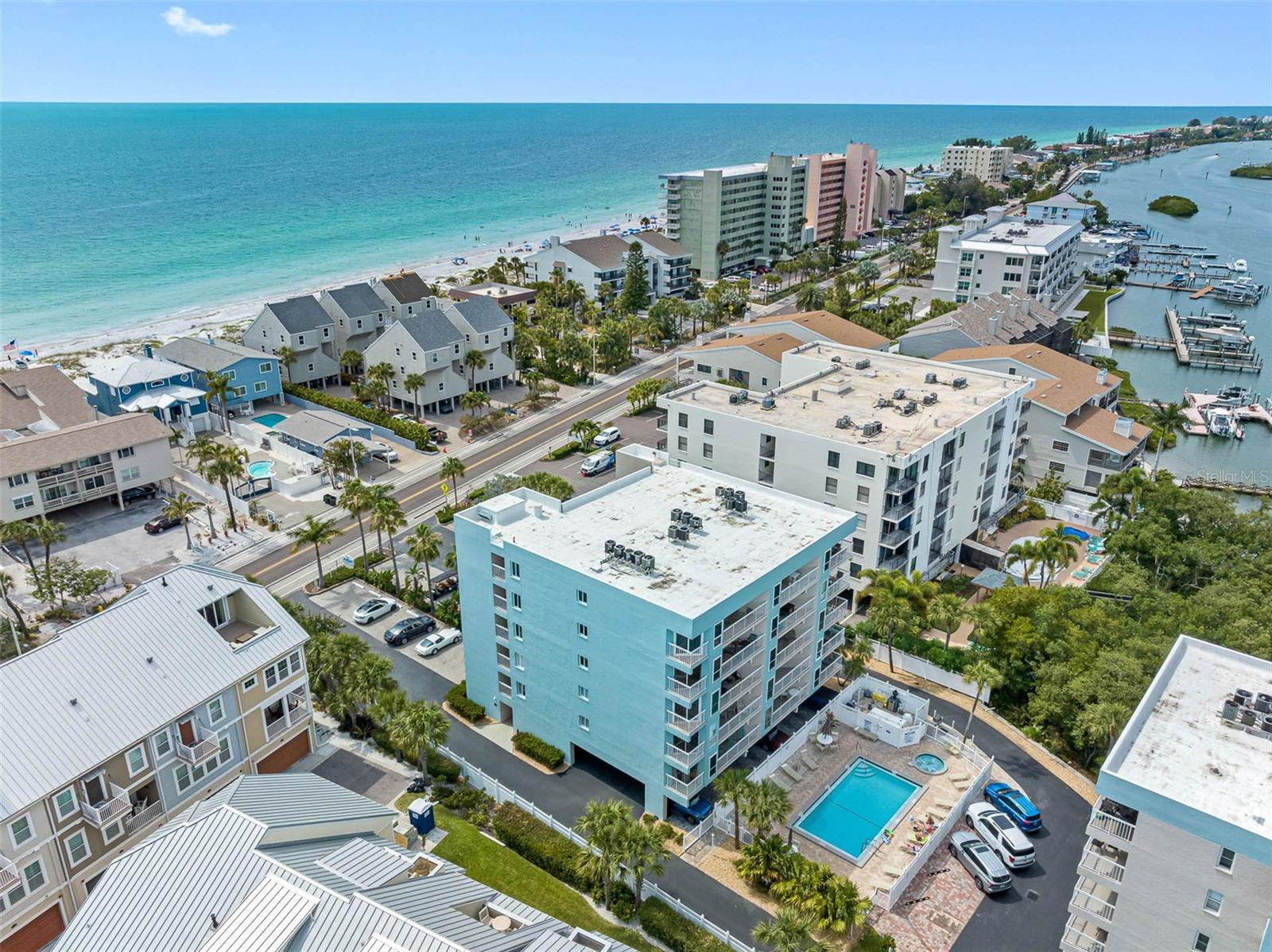 Image 8 of 75 For 19925 Gulf Boulevard 304