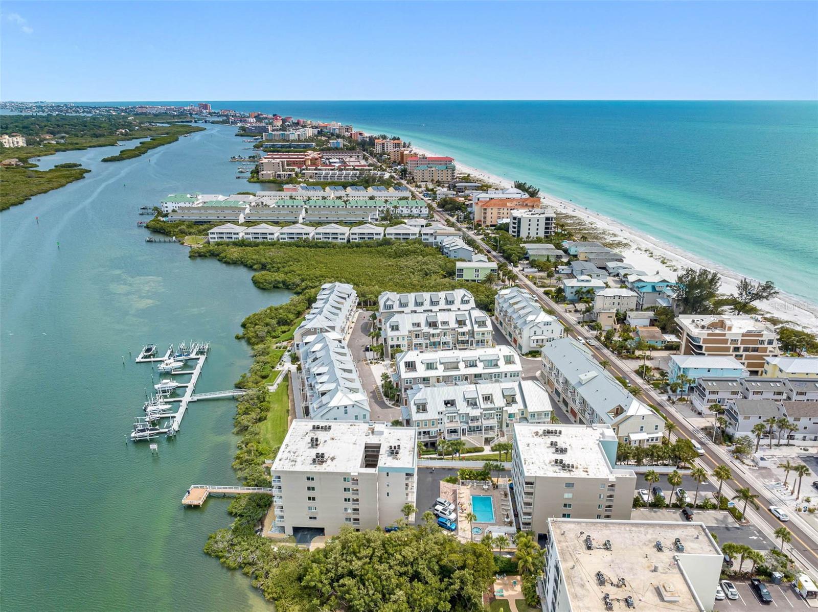 Image 9 of 75 For 19925 Gulf Boulevard 304