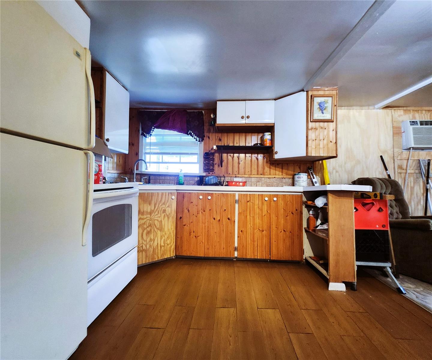 Image 16 of 37 For 6975 Edgewater Drive