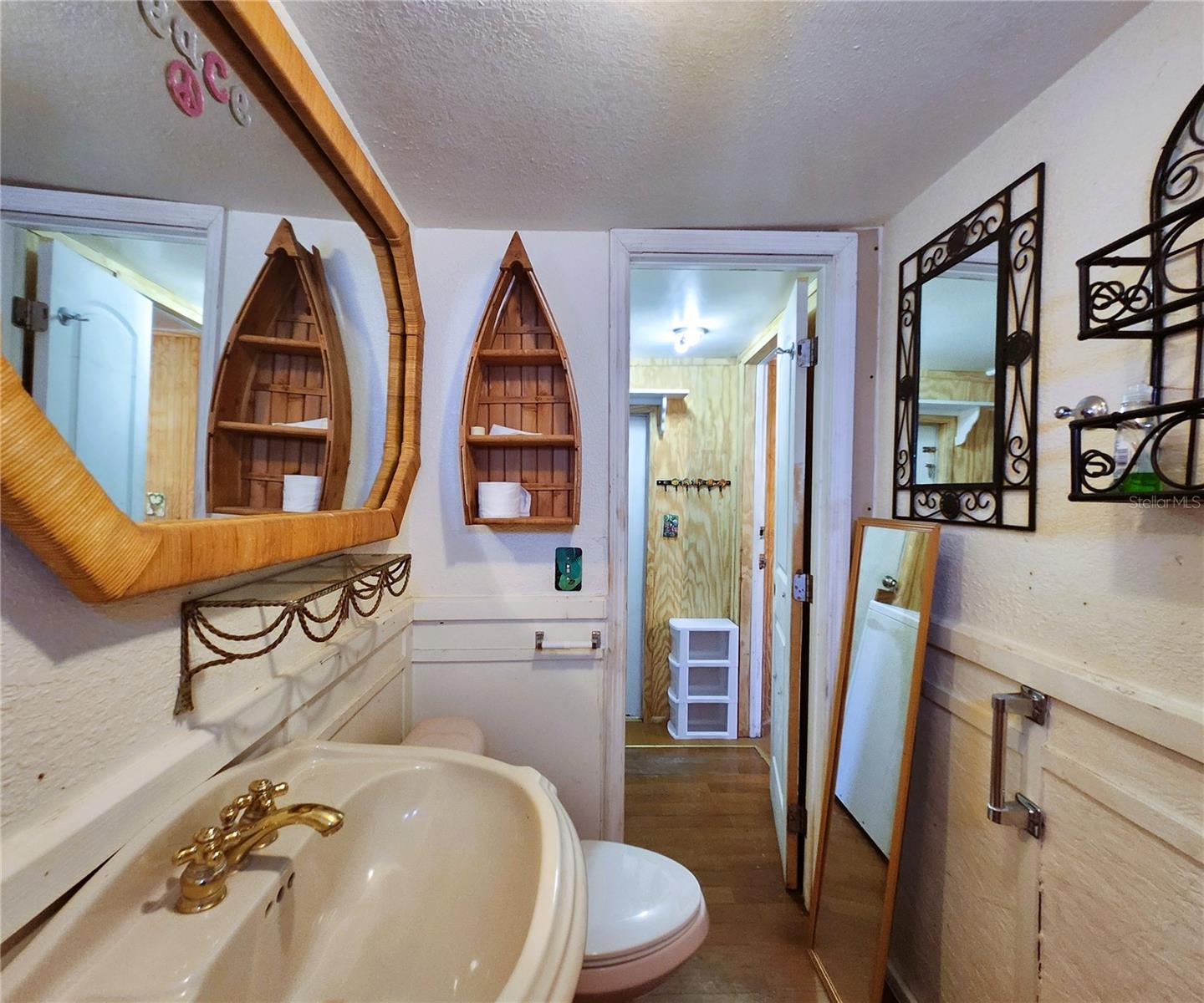 Image 23 of 37 For 6975 Edgewater Drive