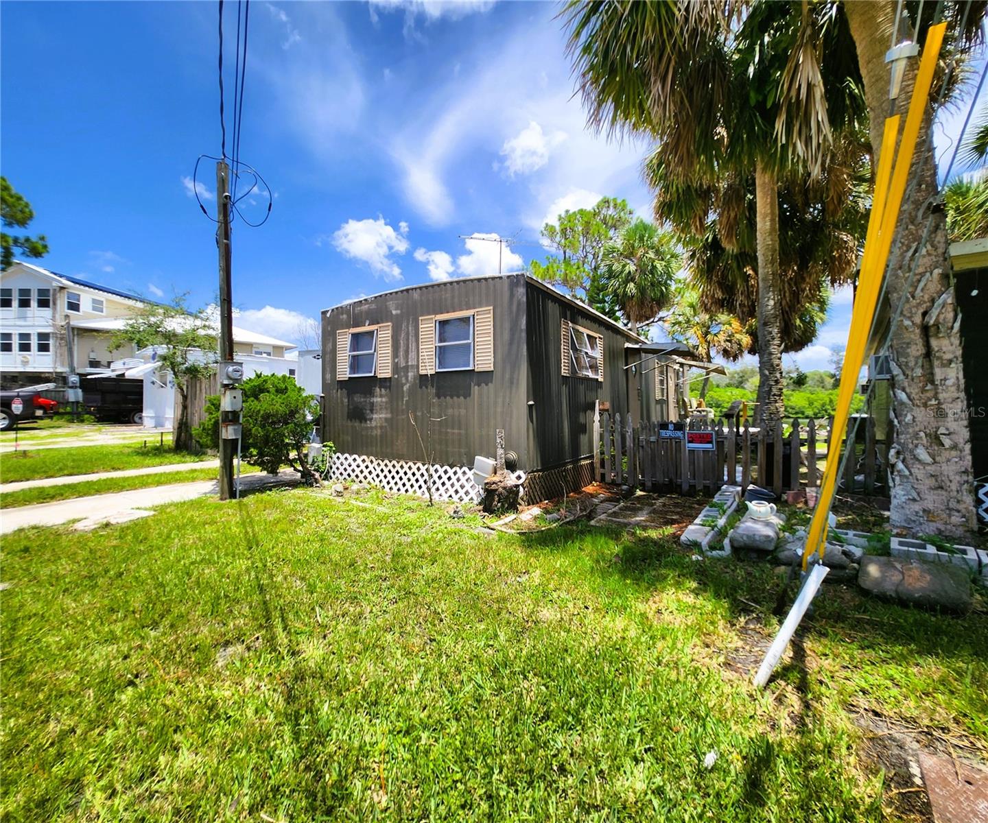 Image 6 of 37 For 6975 Edgewater Drive
