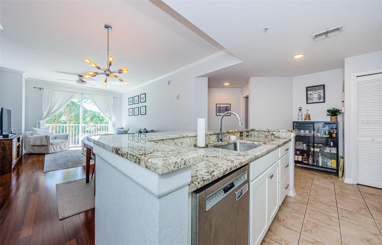 Image 2 of 9 For 700 Harbour Island Boulevard 404