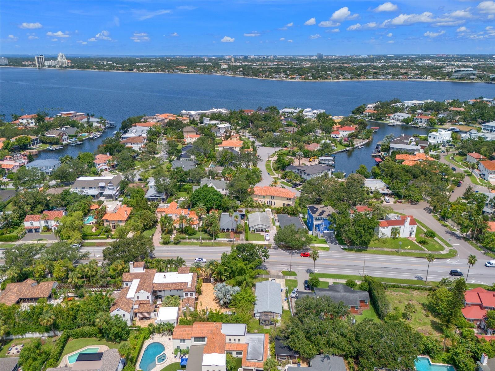 Listing photo id 9 for 128 Davis Boulevard