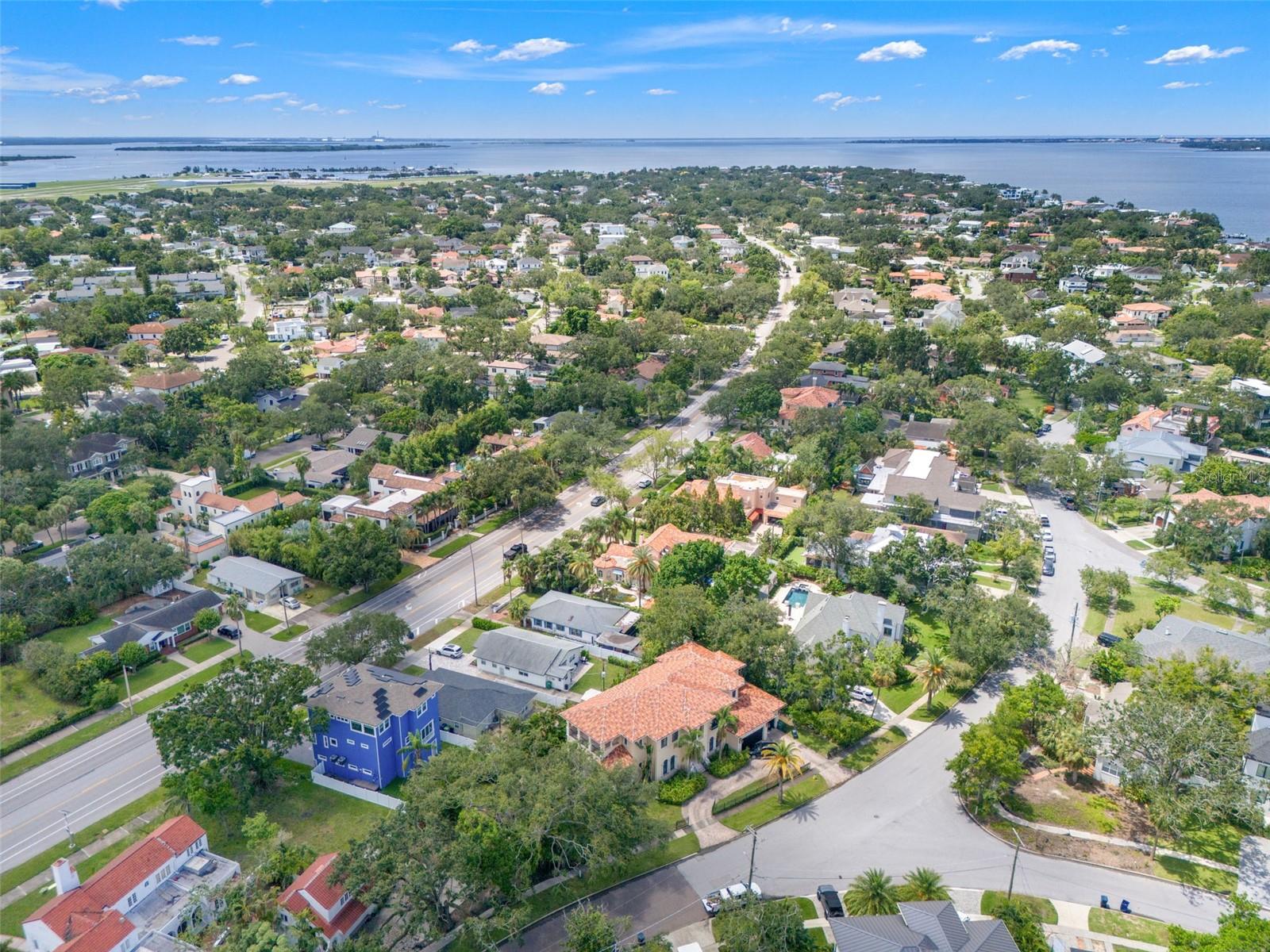 Listing photo id 12 for 128 Davis Boulevard