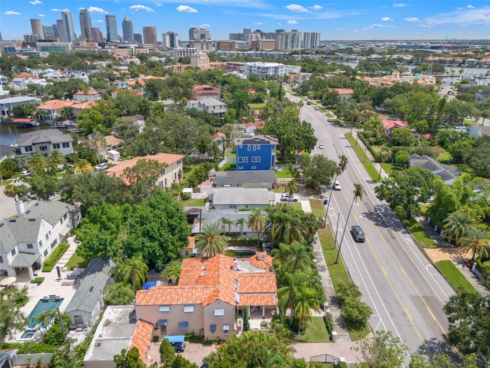 Listing photo id 13 for 128 Davis Boulevard