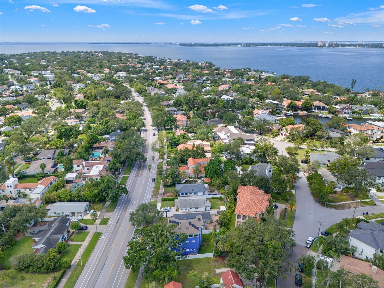Listing photo id 0 for 128 Davis Boulevard
