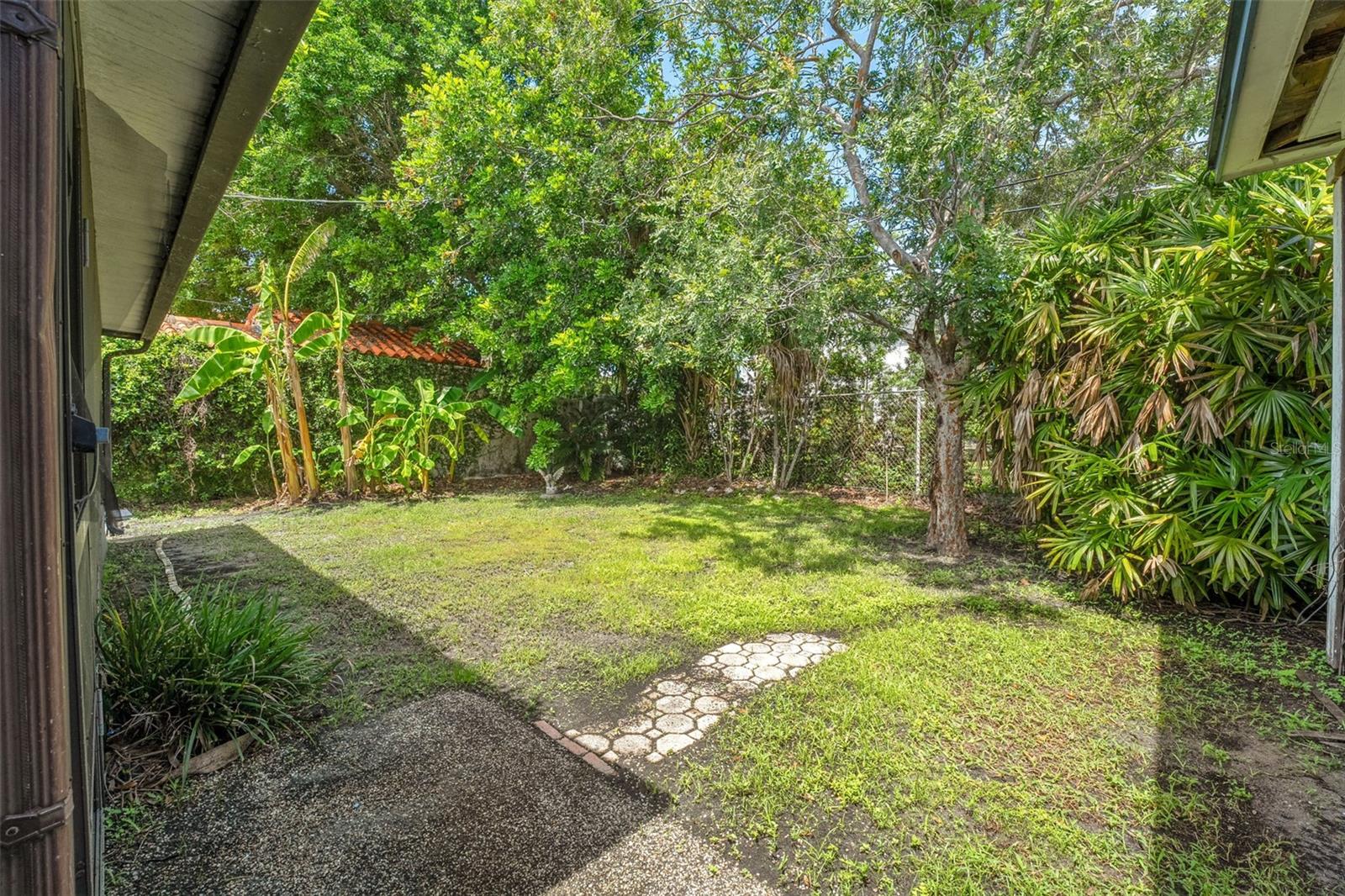 Listing photo id 2 for 128 Davis Boulevard