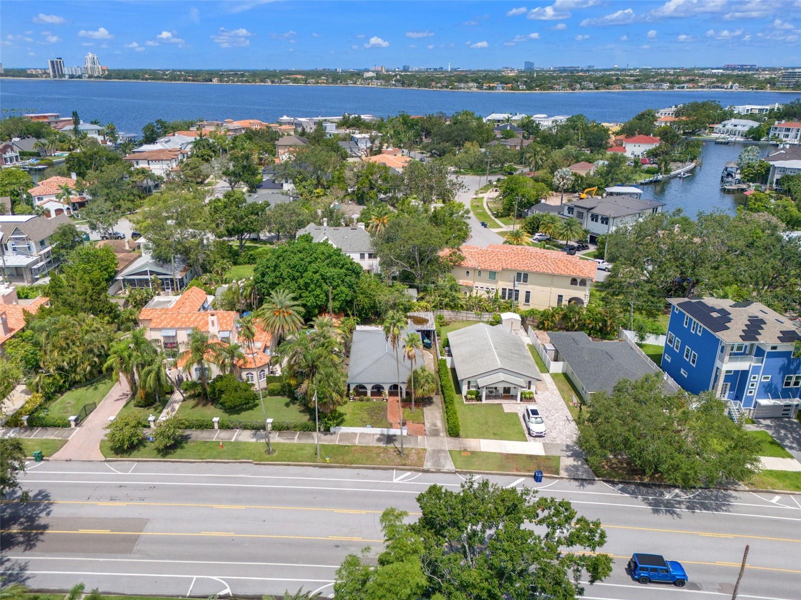 Listing photo id 5 for 128 Davis Boulevard