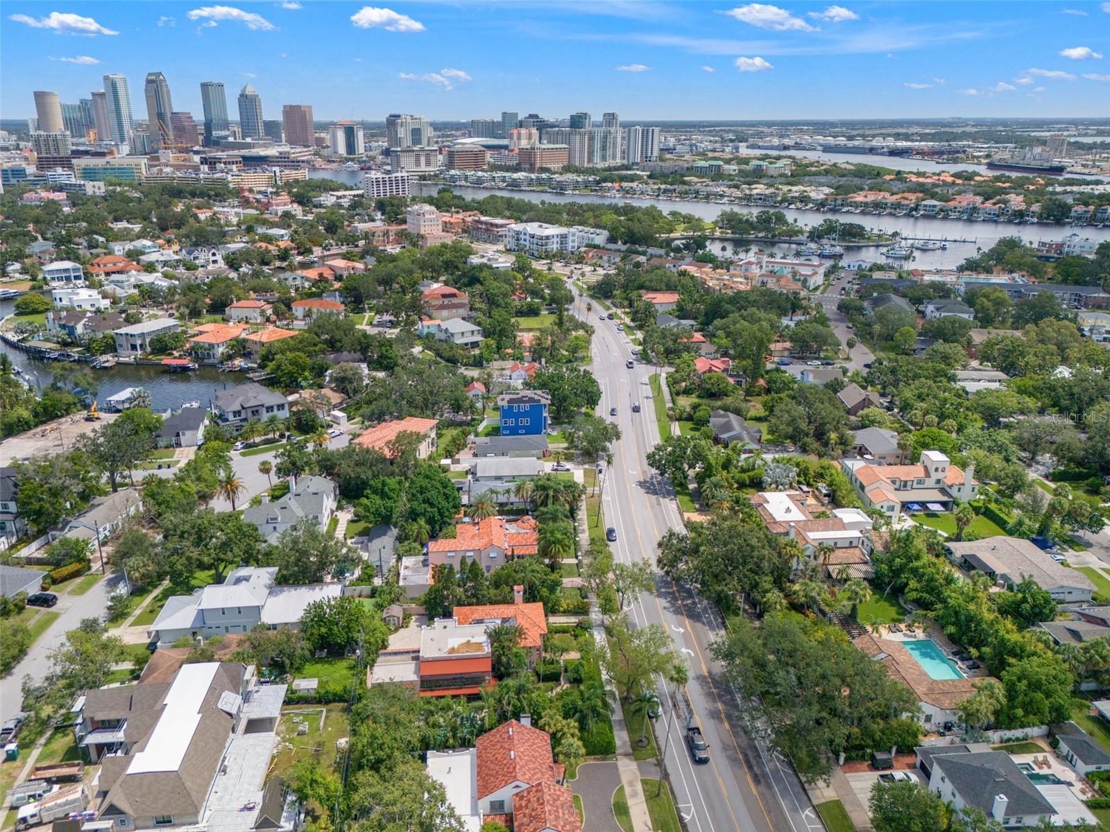 Listing photo id 6 for 128 Davis Boulevard