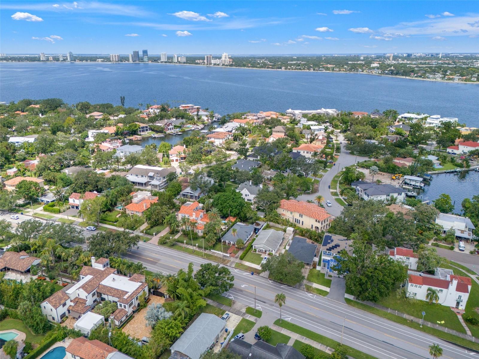 Listing photo id 7 for 128 Davis Boulevard