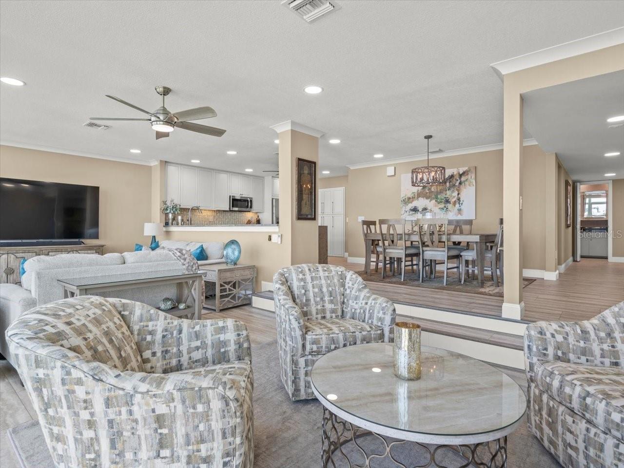 Image 13 of 74 For 7600 Sun Island Drive S 804