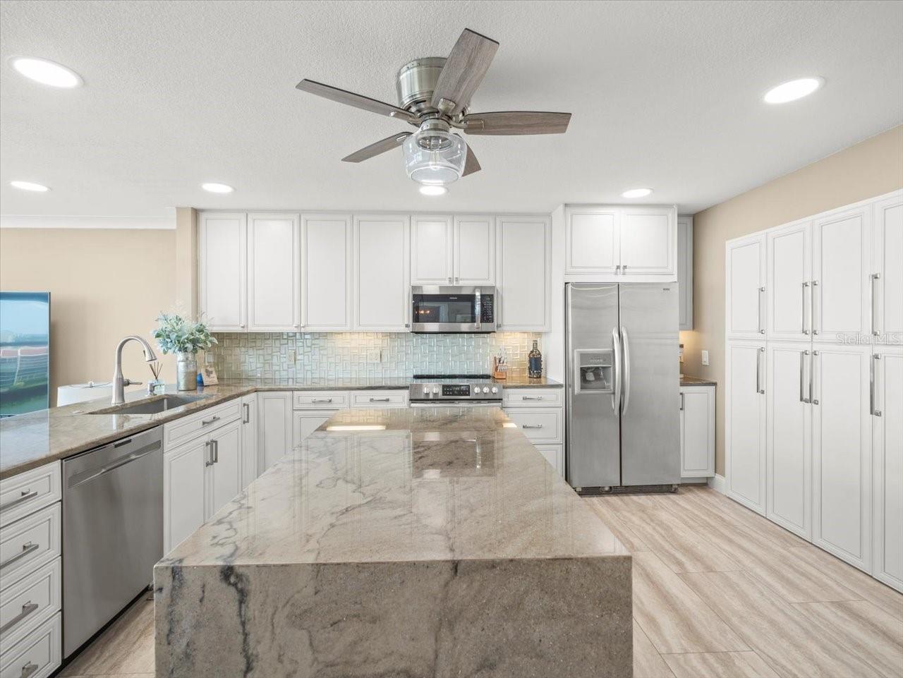 Image 16 of 74 For 7600 Sun Island Drive S 804
