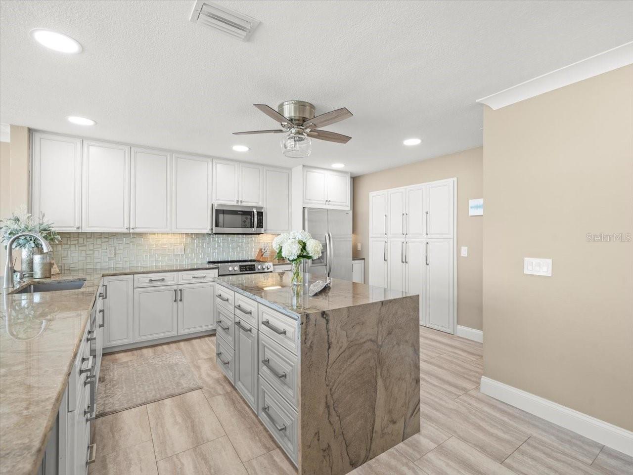 Image 17 of 74 For 7600 Sun Island Drive S 804