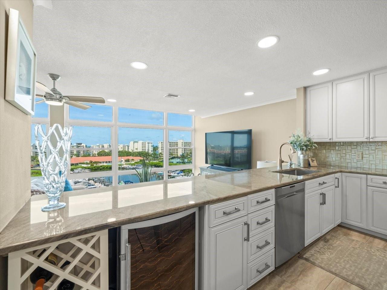 Image 18 of 74 For 7600 Sun Island Drive S 804