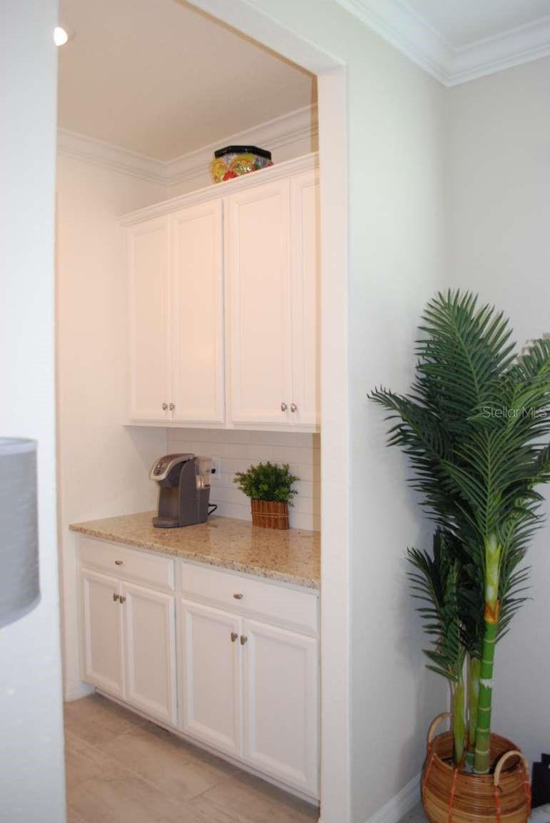 Image 13 of 38 For 718 Acacia Court