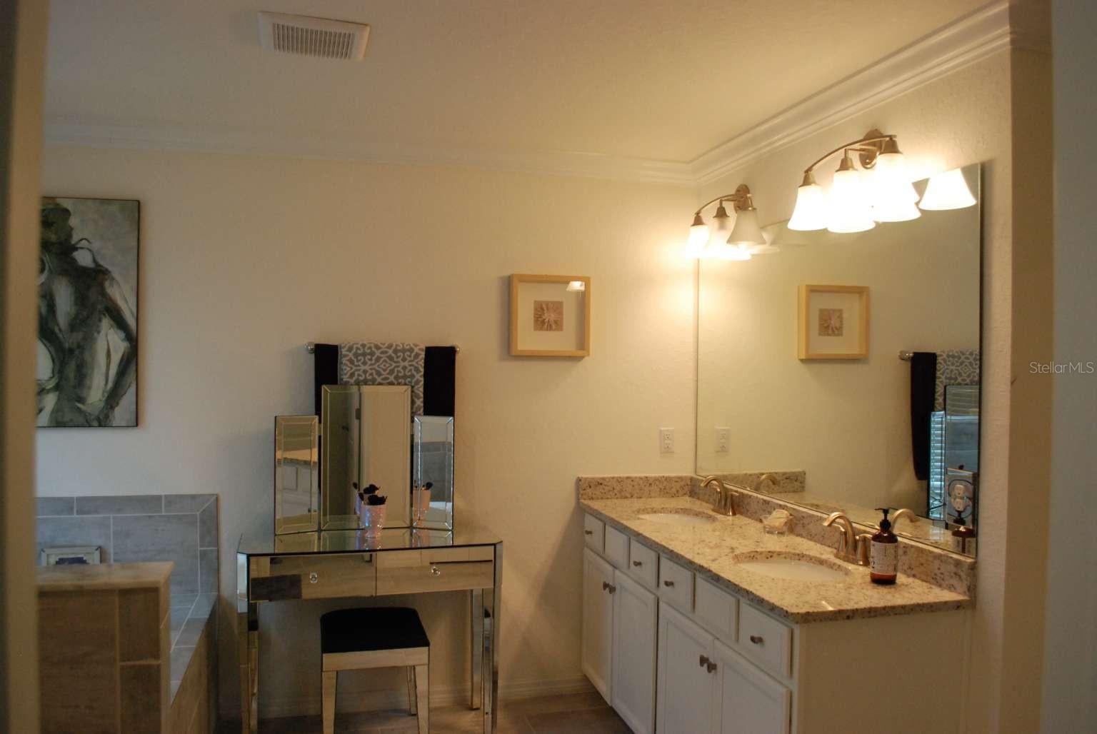 Image 32 of 38 For 718 Acacia Court