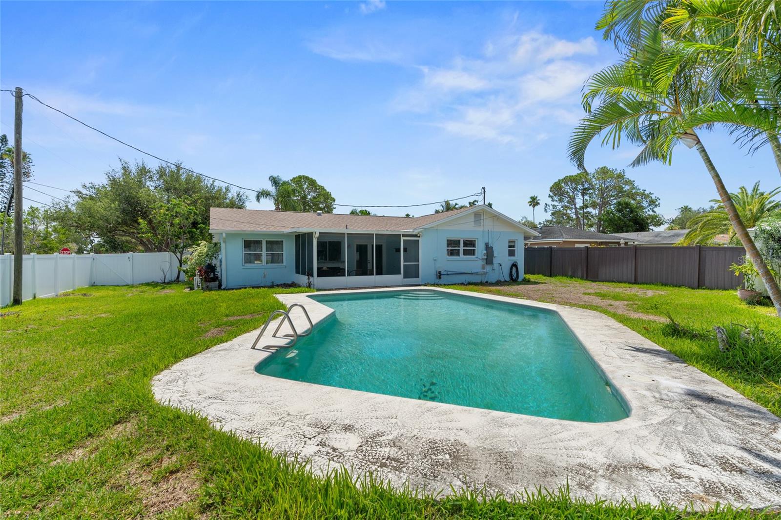 Image 10 of 36 For 5830 Venetian Boulevard Ne