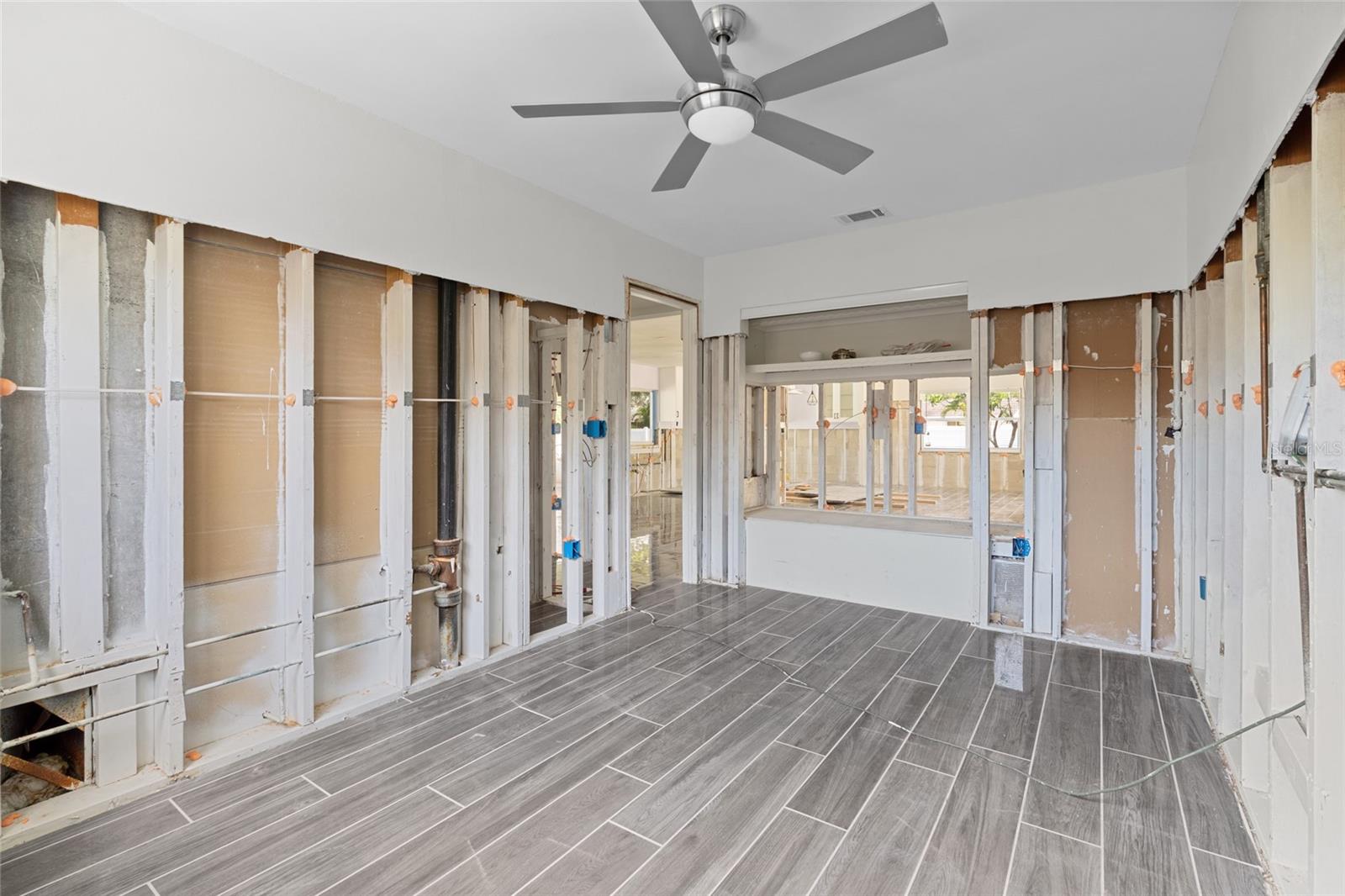 Image 18 of 36 For 5830 Venetian Boulevard Ne