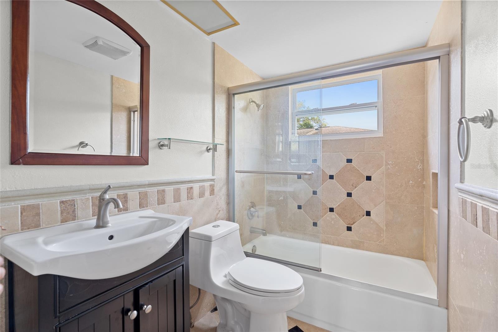 Image 19 of 36 For 5830 Venetian Boulevard Ne