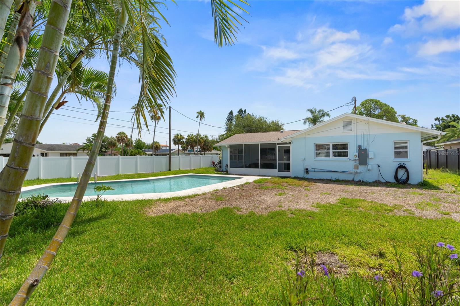 Image 28 of 36 For 5830 Venetian Boulevard Ne