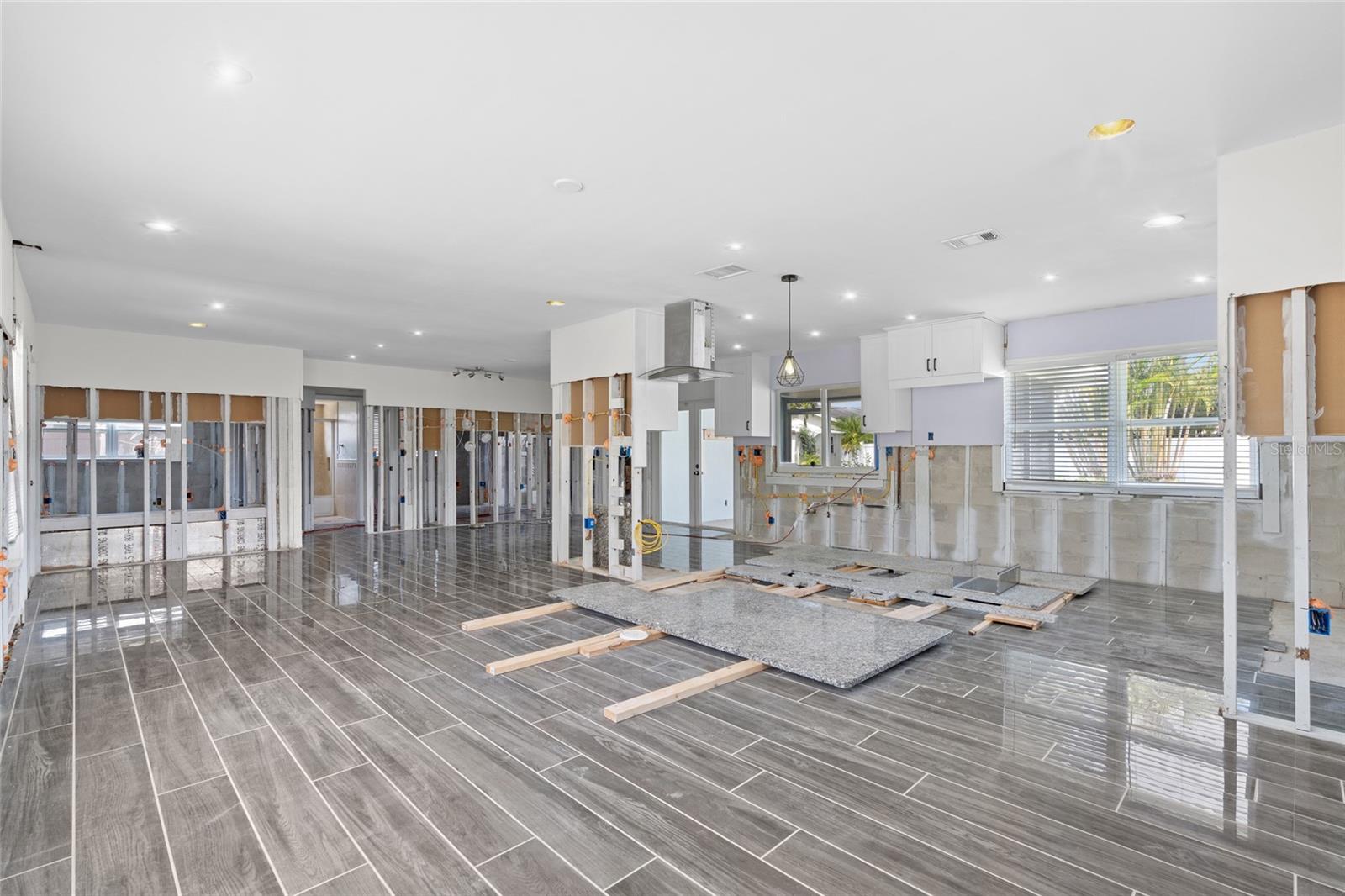 Image 7 of 36 For 5830 Venetian Boulevard Ne