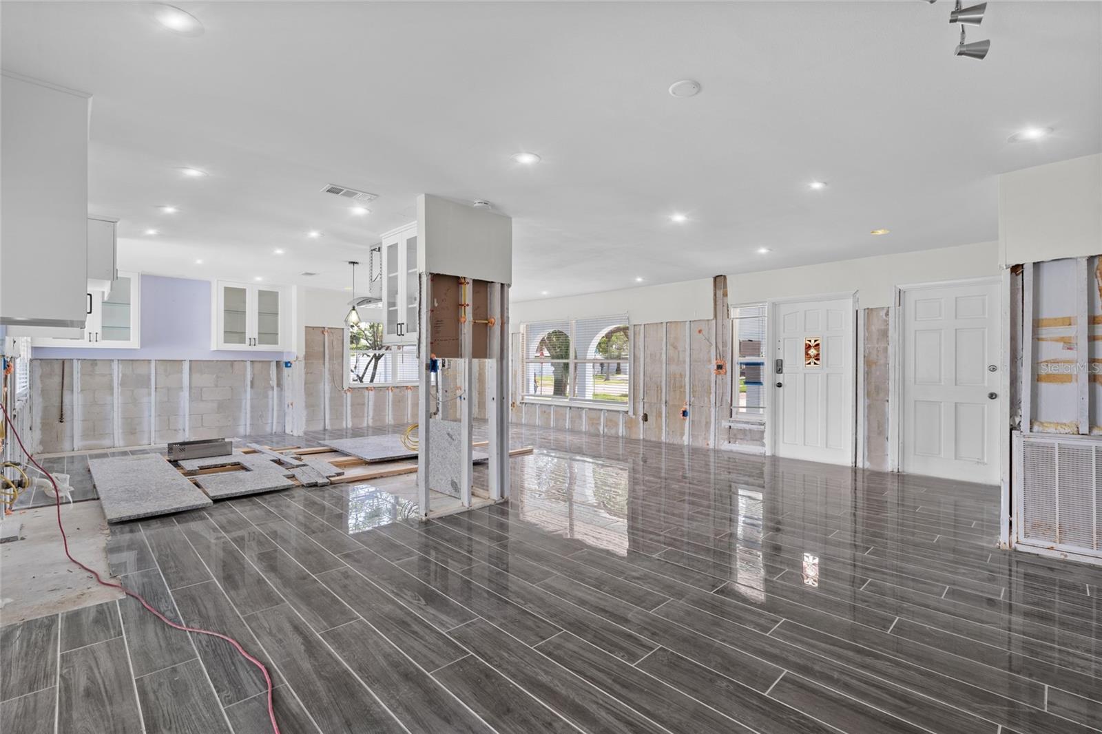 Image 9 of 36 For 5830 Venetian Boulevard Ne