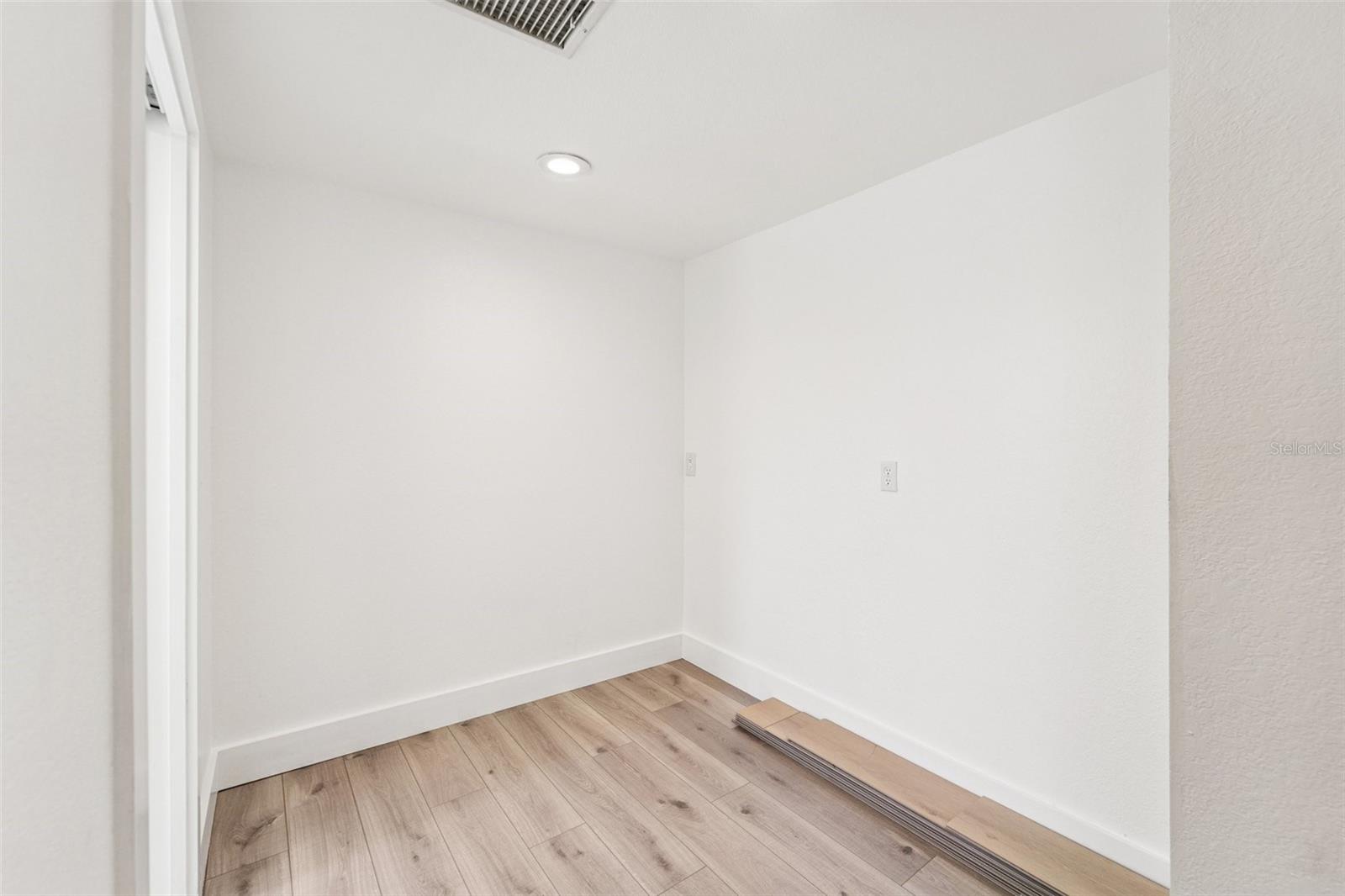 Image 24 of 44 For 9410 Tara Cay Court 15