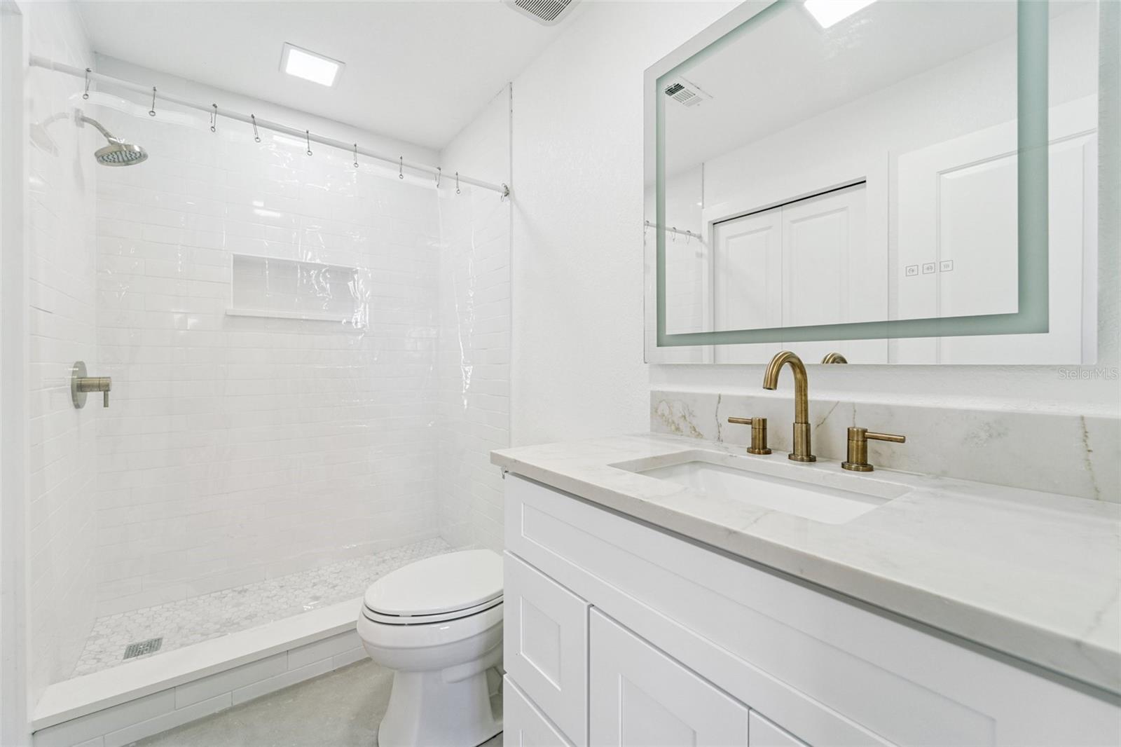 Image 25 of 44 For 9410 Tara Cay Court 15