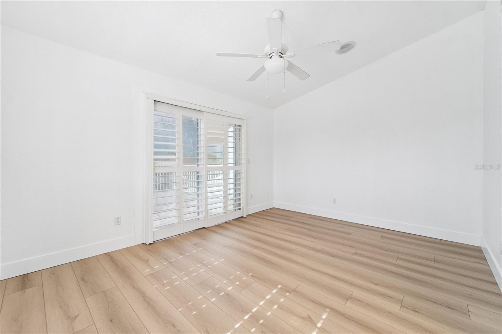 Image 28 of 44 For 9410 Tara Cay Court 15