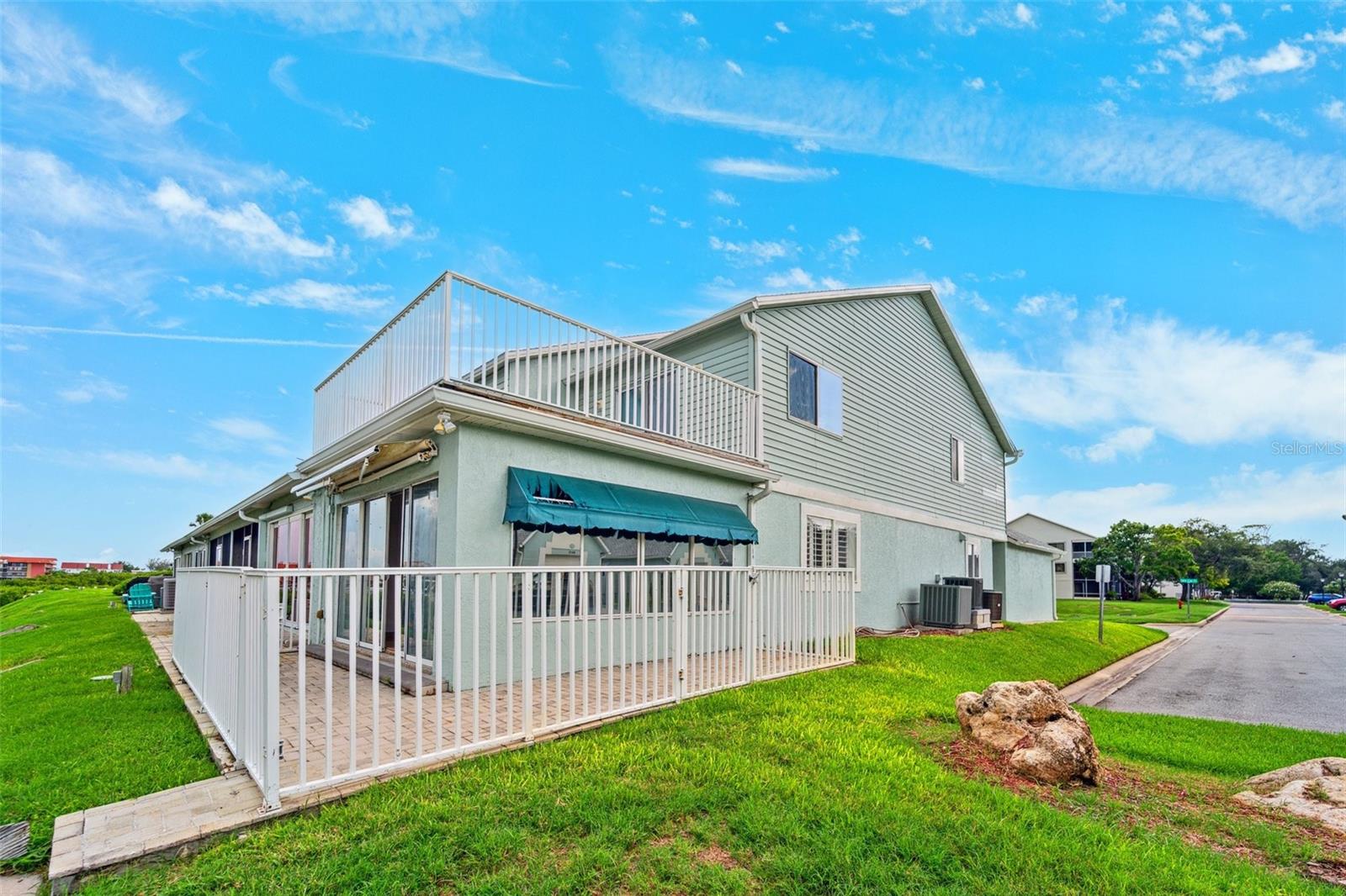 Image 37 of 44 For 9410 Tara Cay Court 15