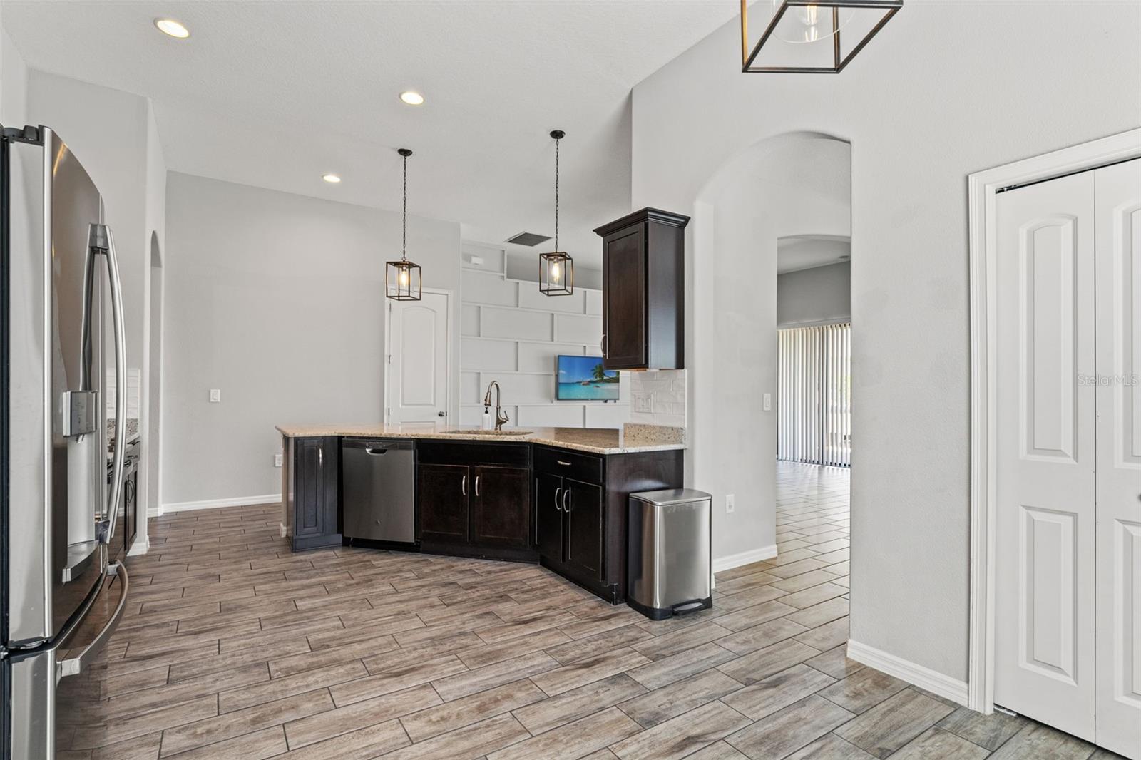 Image 11 of 41 For 335 Old Windsor Way