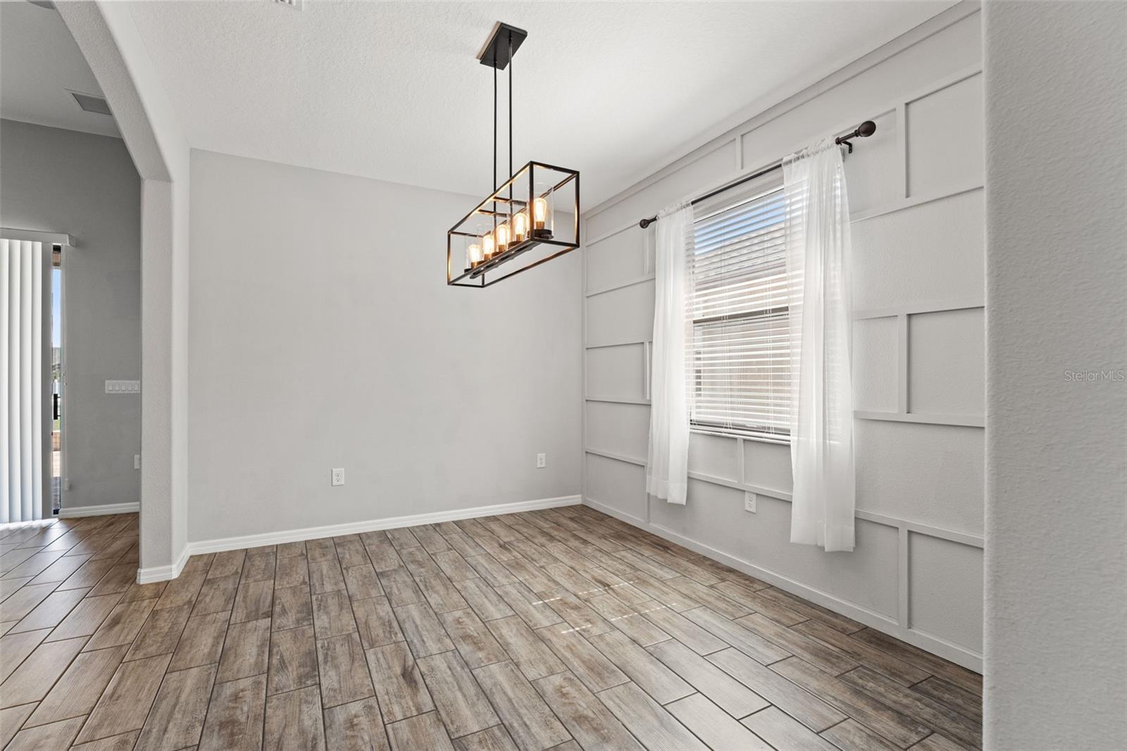 Image 12 of 41 For 335 Old Windsor Way
