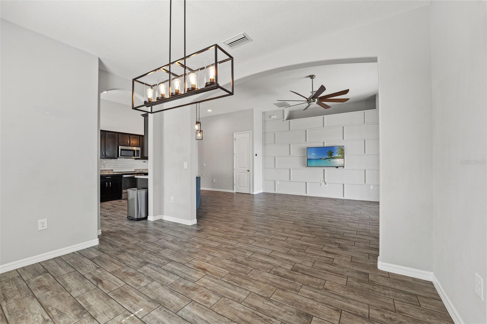 Image 13 of 41 For 335 Old Windsor Way