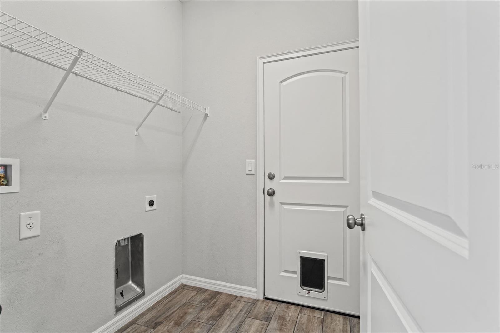 Image 32 of 41 For 335 Old Windsor Way