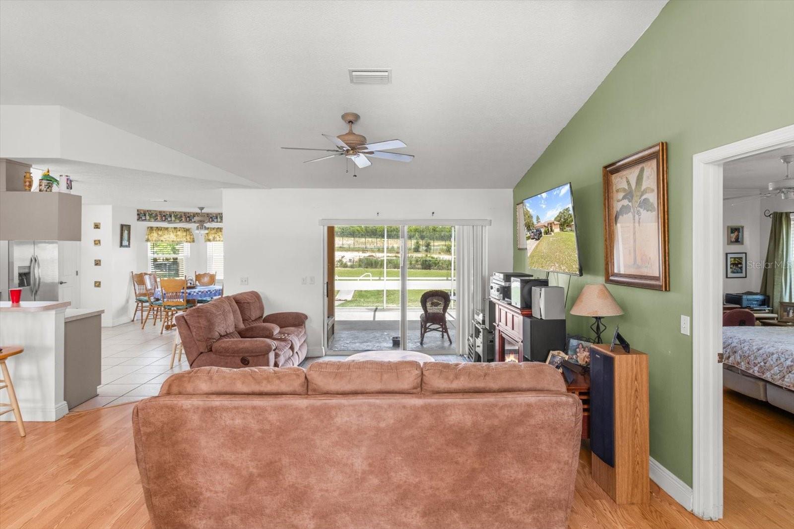 Listing photo id 10 for 1805 Overview Drive