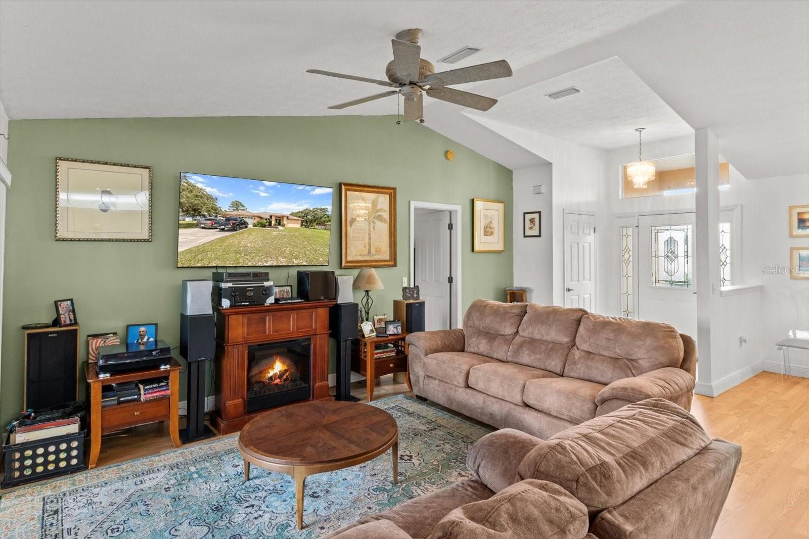 Listing photo id 11 for 1805 Overview Drive