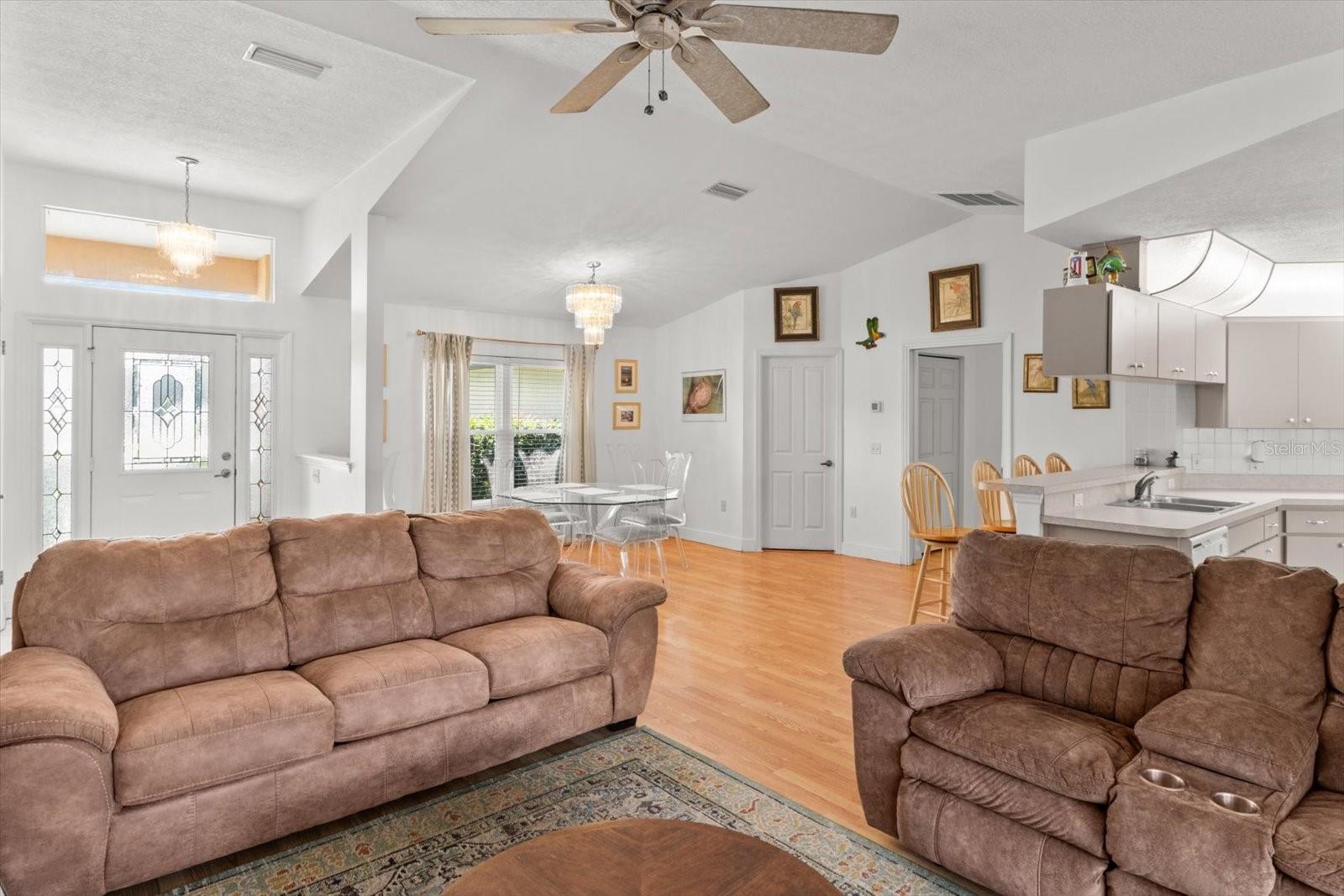 Listing photo id 12 for 1805 Overview Drive