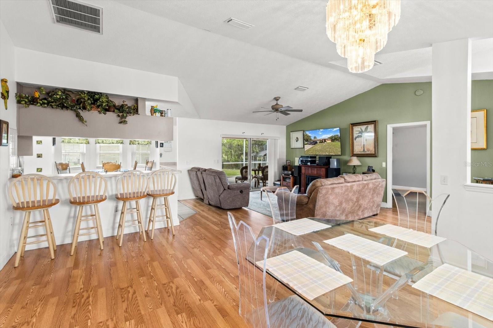 Listing photo id 14 for 1805 Overview Drive