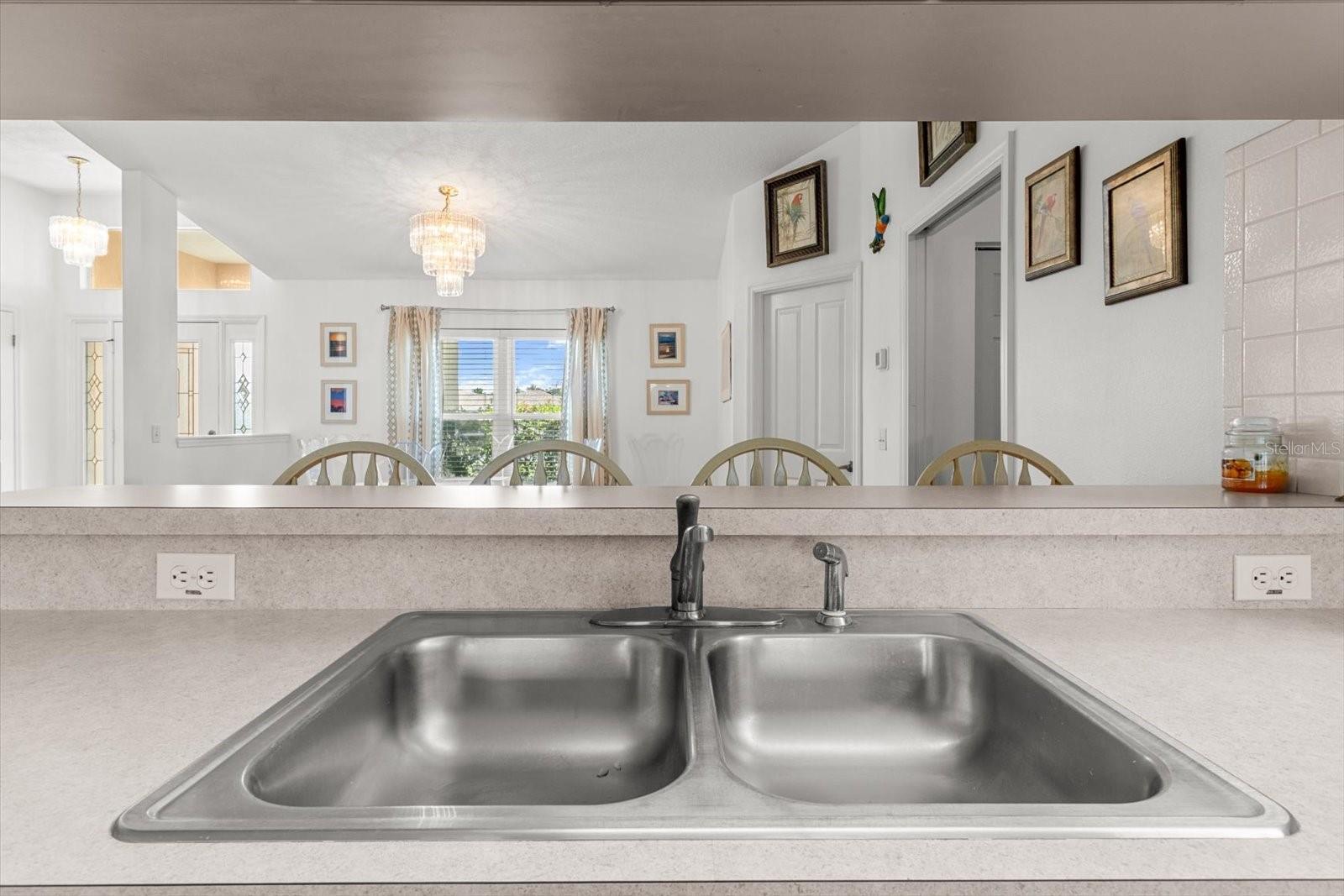 Listing photo id 16 for 1805 Overview Drive