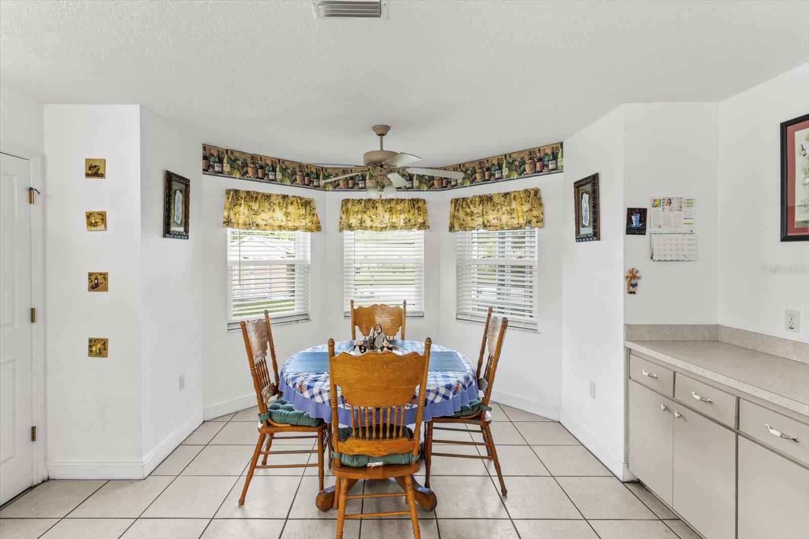 Listing photo id 19 for 1805 Overview Drive