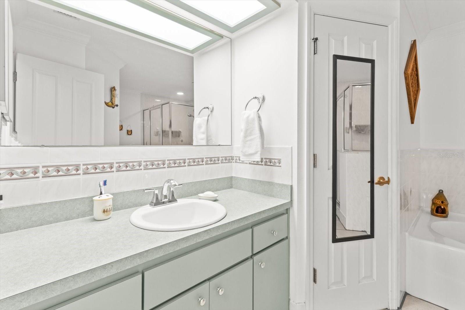 Listing photo id 24 for 1805 Overview Drive