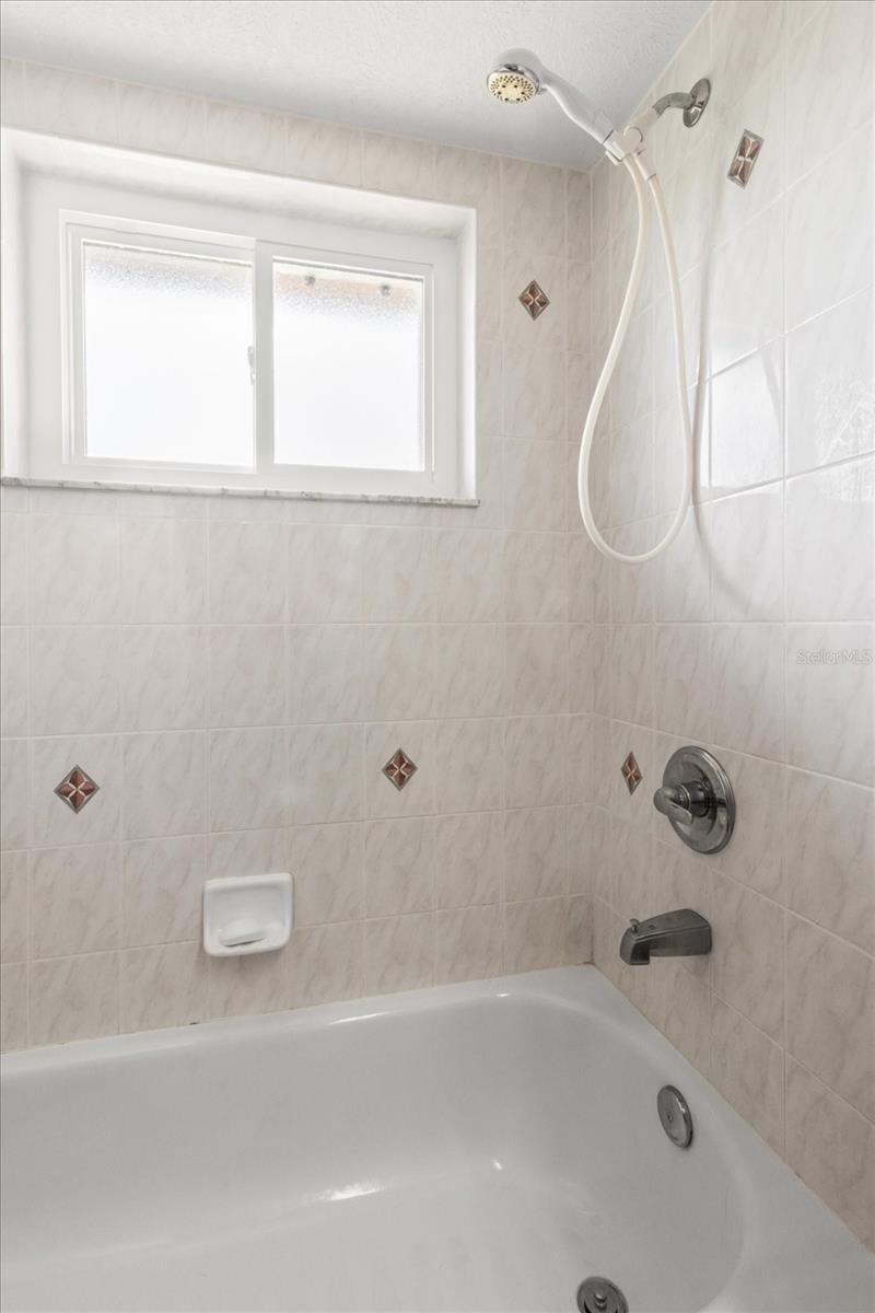 Listing photo id 32 for 1805 Overview Drive