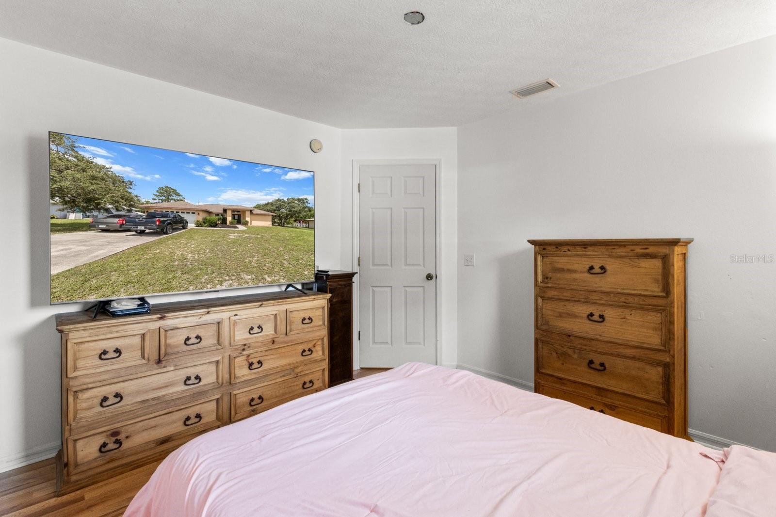 Listing photo id 35 for 1805 Overview Drive
