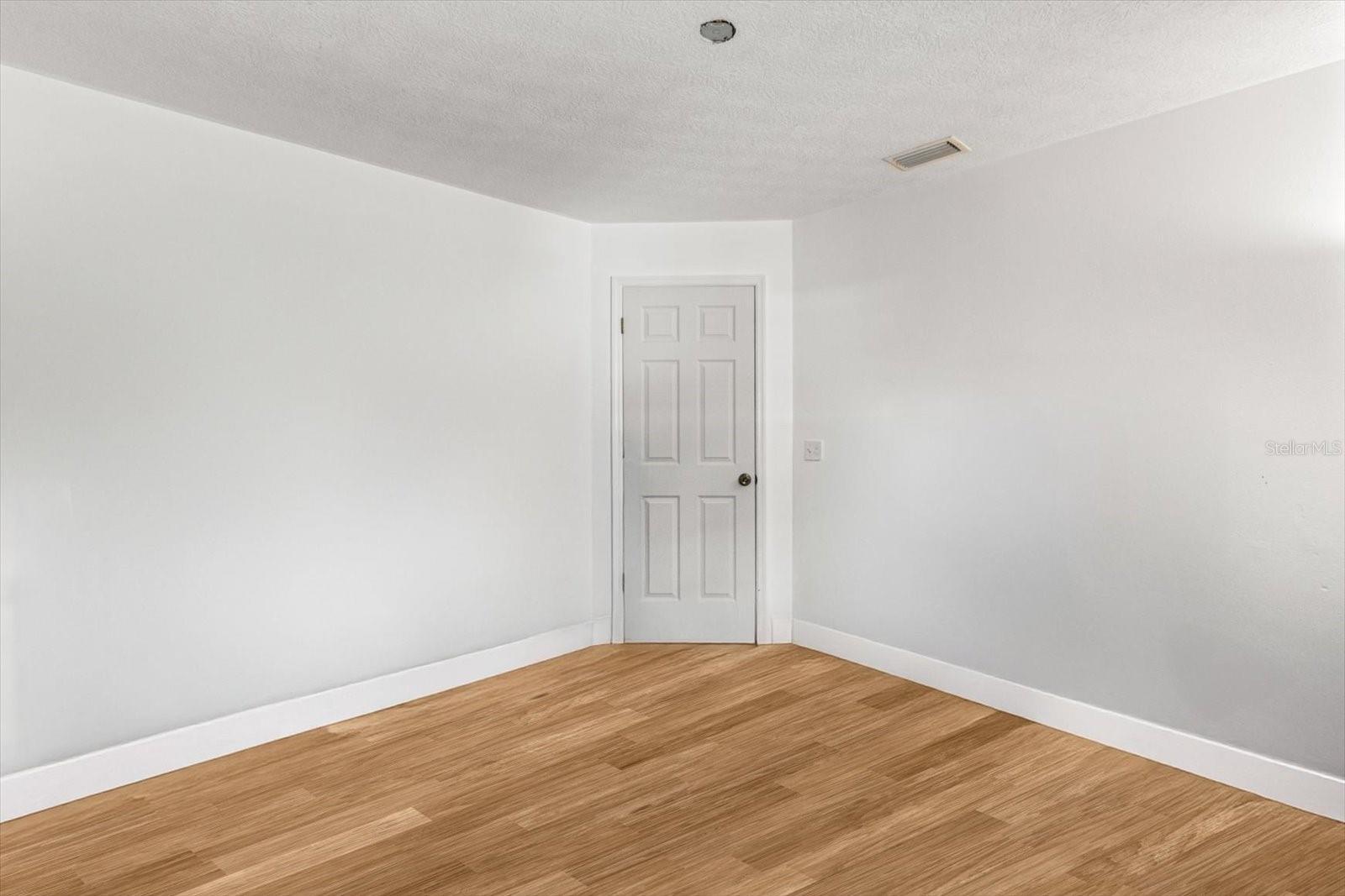 Listing photo id 36 for 1805 Overview Drive