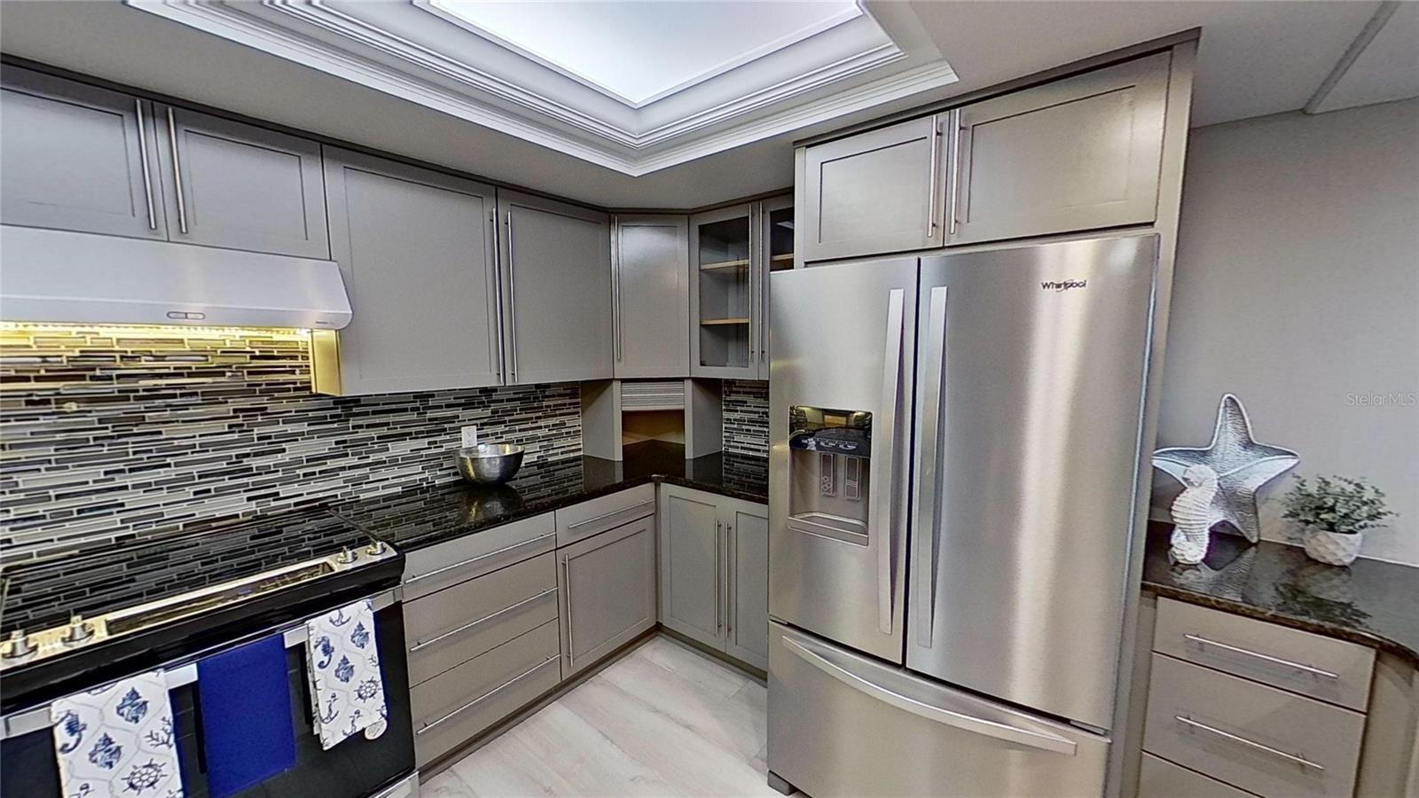 Image 11 of 18 For 1501 Gulf Boulevard 104