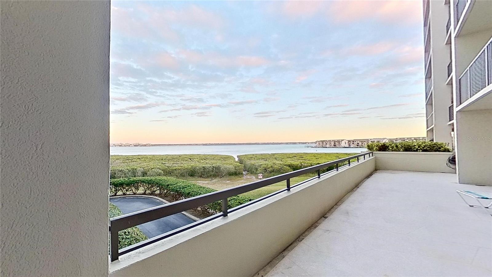 Image 2 of 18 For 1501 Gulf Boulevard 104