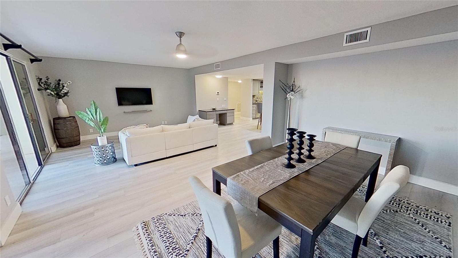 Image 9 of 18 For 1501 Gulf Boulevard 104